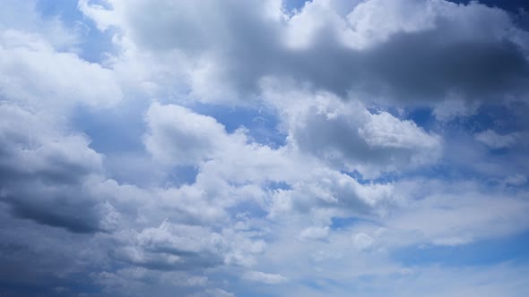 4K UHD : Heavy white clouds moving in the sky