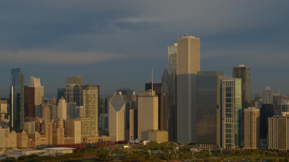 Idyllic Chicago skyline at dusk