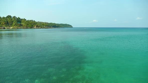 Beautiful tropical beach sea ocean with blue sky and white cloud