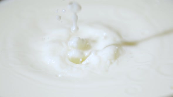 Extreme close up of a milk drop falling, Ultra Slow Motion alt