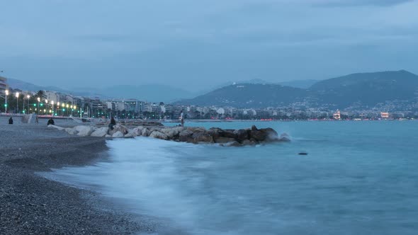 Timelapse of waves reaching the beach alt