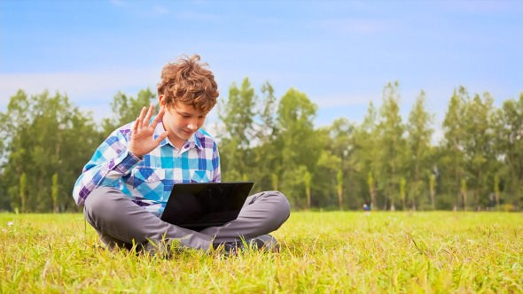 Teen Communicates on the Network alt