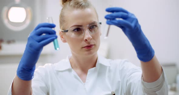 Female Scientist Looking for a Cure for Coronavirus alt