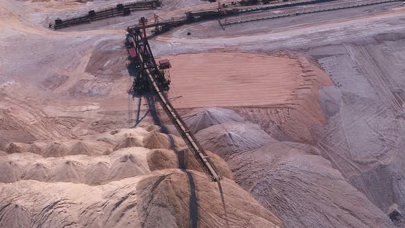 Conveyor Console of the Spreader During Operation