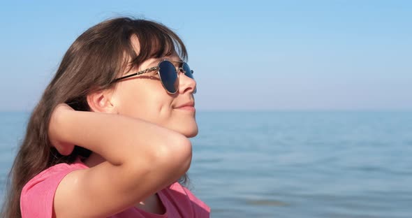 Child Watch an Amazing Sea