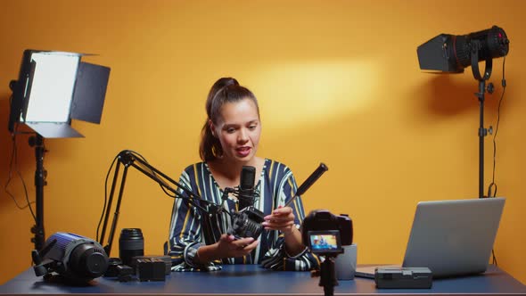 Videography Expert Showing Ways To Mount Fluid Head Plate