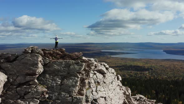 The Winner Is Spread Out on a Natural Peak