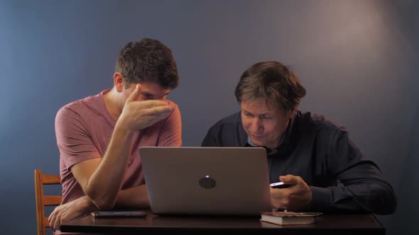 Man Teaches Father Input Computer Password From Phone