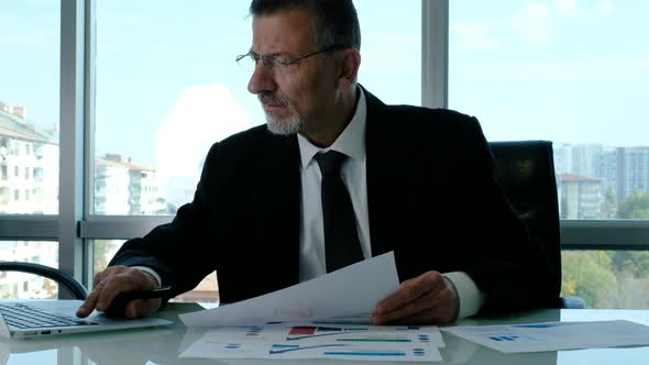 Finance Businessman alt