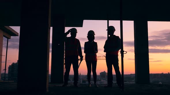 Working Engineers Talk While Standing in a Building alt