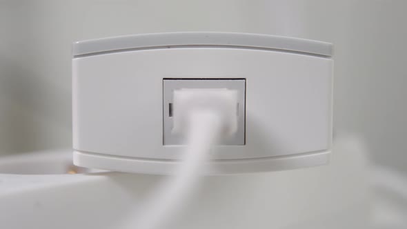 Connecting the Internet network cable plug with the connector of the router