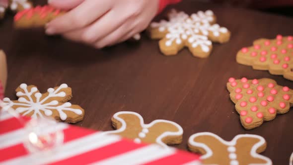 Packaging traditional home made gingerbread cookies as food gifts.