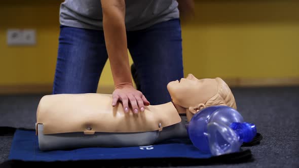 Cardiopulmonary resuscitation training indoors. First aid training of cardiopulmonary resuscitation