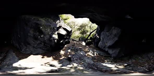 VR360 Sun Rays in Big Cave