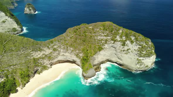 Beautifulbeach of Kelingking in Nusa Penid.  Drone Shot By Drone Ocean with Waves and Rocky Cliff