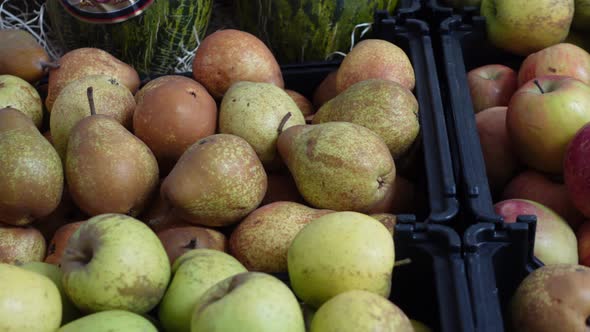 Pears and Apple on the Market