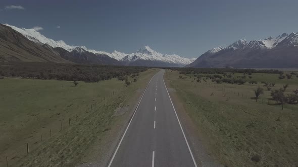 Road to Mt Cook in New Zealand