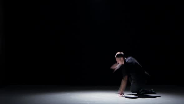 Talanted Dancer Man Starts Dancing Breakdance on Black