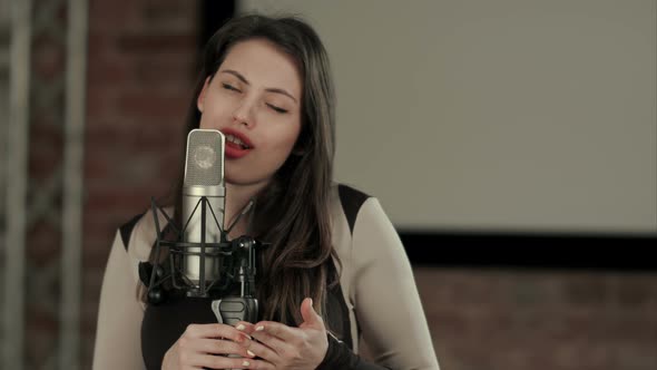 The Girl Sings at Restaurant