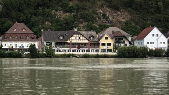 Houses on the banks of the Danube 5