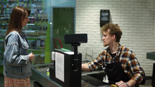 Supermarket Checkout Counter