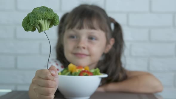 Salad with broccoli. 