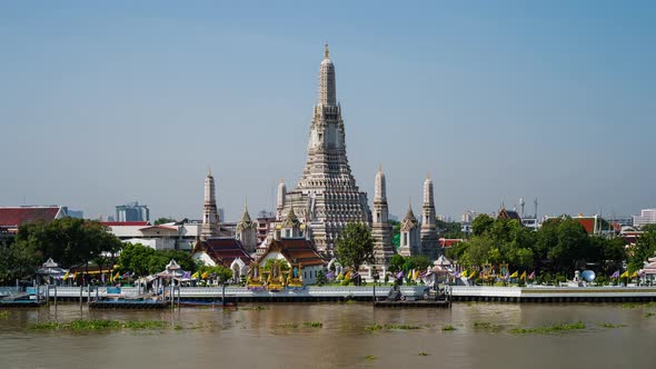 time lapse of Wat Arun Temple with Chao Phraya river in Bangkok, Thailand