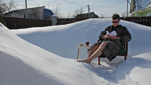 Extreme Relaxing in the Snow 