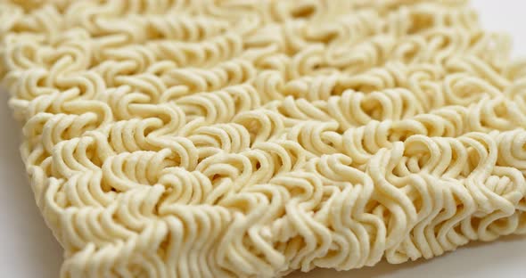Dry instant noodles 