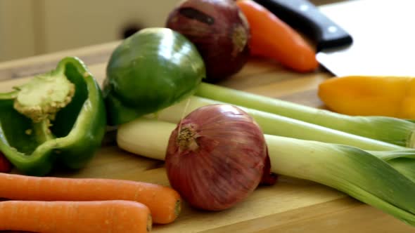 Fresh vegetables kept on the chopping board in kitchen