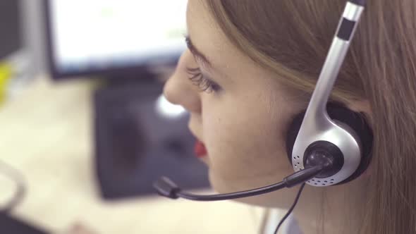 Operators of Support Customer Service - Call Center, Online Software with Technology Voice Over IP