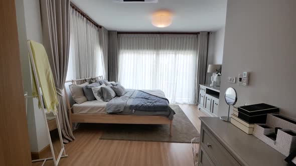 Minimal White Bedroom Decoration Idea