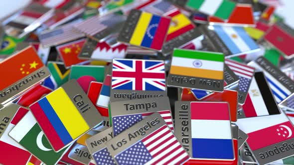 Souvenir Magnet or Badge with Caracas Text and Flag alt