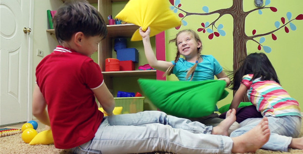 Pillow Fight Fun alt