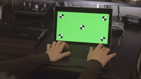 greenscreen laptop