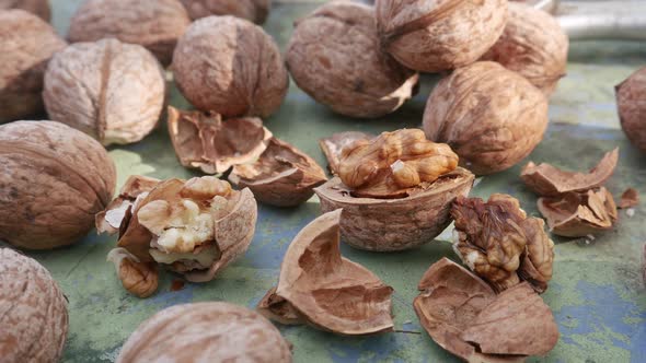 Walnut Kernels and Whole Walnuts