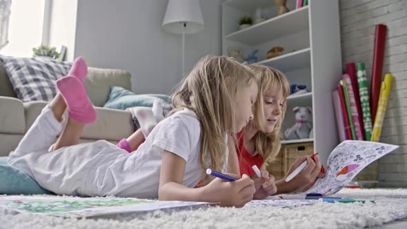 Creative Girls Coloring Together alt