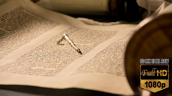 Hebrew Torah with Yad 2