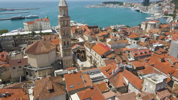 Tourists Visit The Saint Domnius Cathedral And Vestibul In Diocletian's Palace, Split, Croatia. - ae