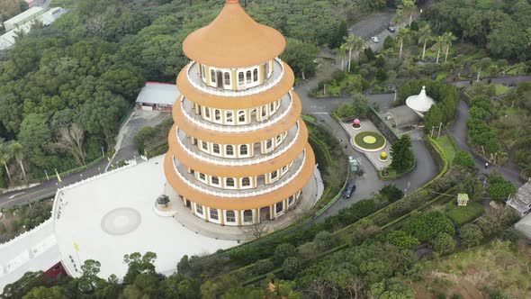 Circle around the temple - Experiencing the Taiwanese culture of the spectacular five-stories pagoda
