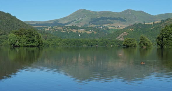 Lac Chambon, Murol, Puy de Dome, Massif Central, Auvergne, France