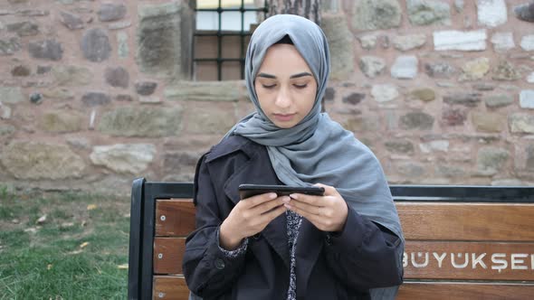 Green Screen Muslim Woman Showing Her Phone Green Screen Chrome Key