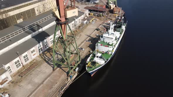 Caro ship in port and crane