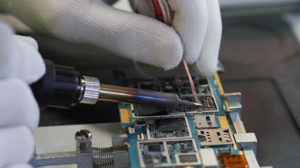 BGA Chip Soldering on the Soldering Station. Removal of Temperature From the Chip Thermocouple