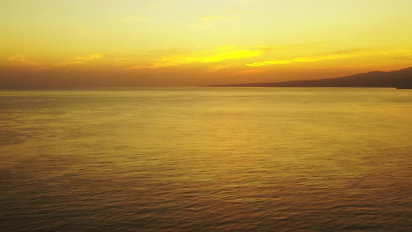 surreal horizon sunset, open ocean with coral barrier reflecting golden sunlight and dramatic sky se