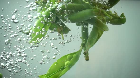 Falling of Green Peas in Water 6