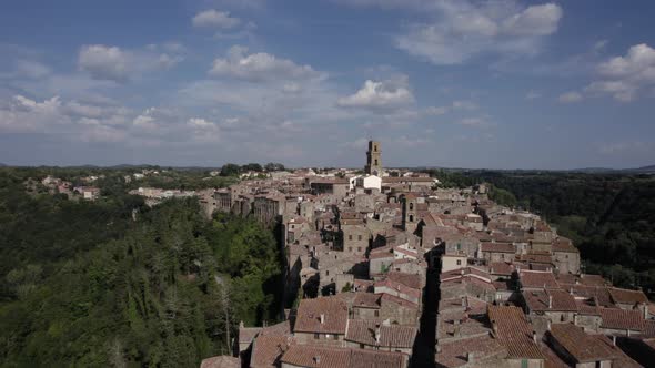 -SHOT: descriptive empty frontal-DESCRIPTION: drone video over the side of Pitigliano, Italy-HOUR.