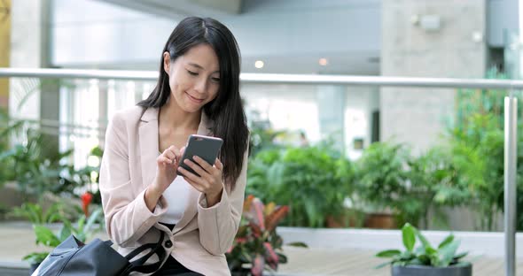 Business woman use of cellphone in office 