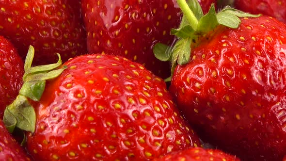 Drops of water fall on strawberries.