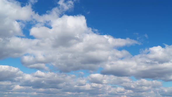 Beautiful Small Clouds Appear Time Lapse